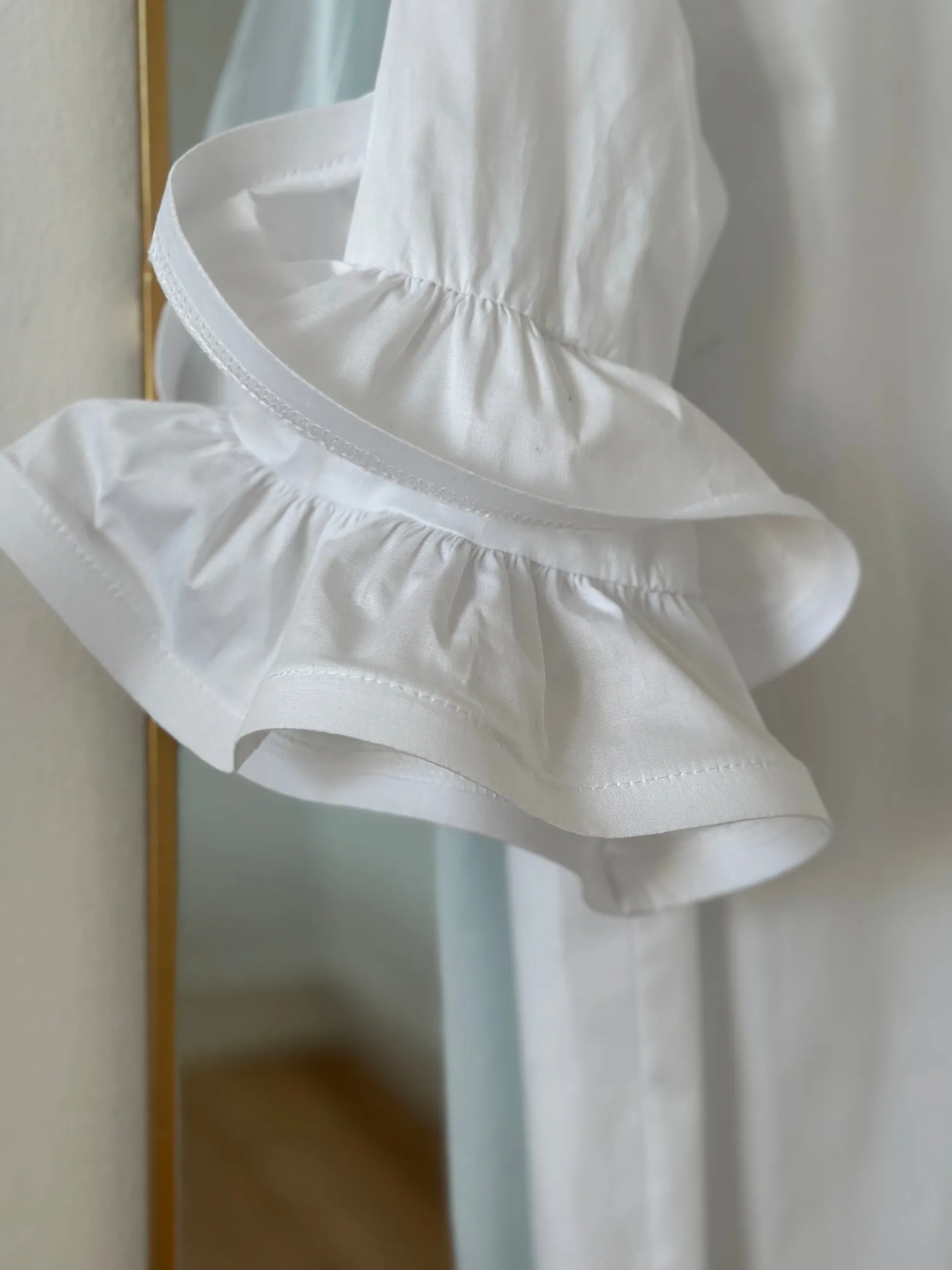 heidi_skjorte_med_bolge_a_1.webp Cheap Define Heidi Skjorte Med Bolge Aermer White