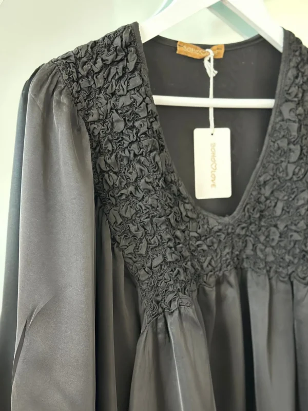 Shop Boho Love Satin Skjorte Med Krol Black