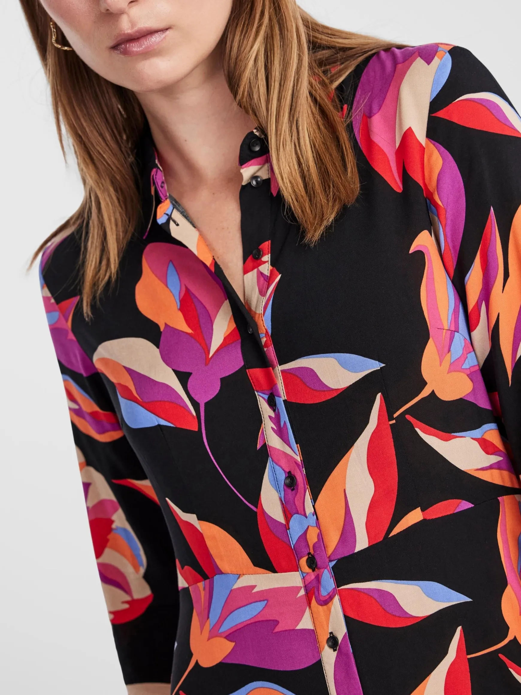 savanna_long_shirt_dress__3.webp Sale YAS Savanna Long Shirt Dress Black Aop Flower Print
